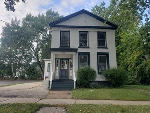 Building Photo - 322 N County St