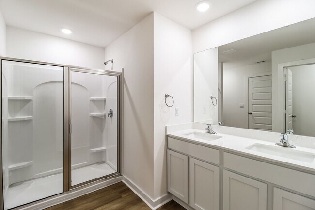 Building Photo - 110 E Fredonia Ct
