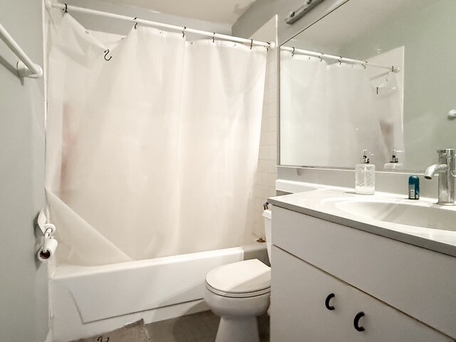 Building Photo - 3660 N Lake Shore Dr