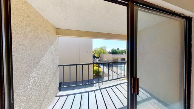 Building Photo - 1025 Valencia Dr SE