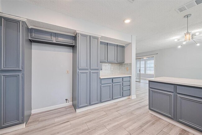 Building Photo - 2115 Streamcrest Ln