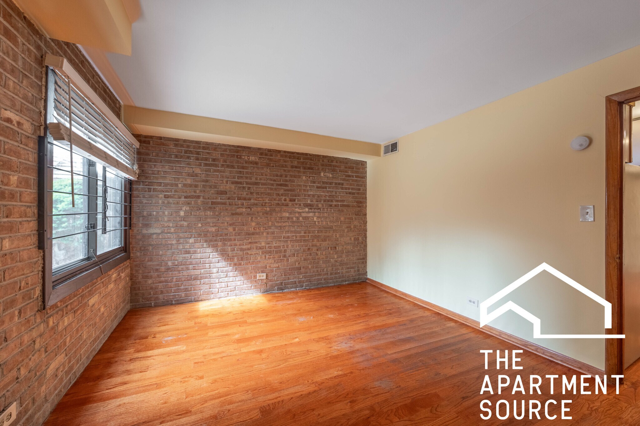 Building Photo - 715 W Diversey Pky