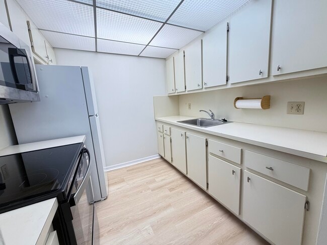 Building Photo - 100 SW 132nd Way