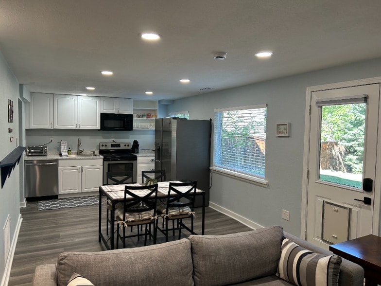 Building Photo - 4922 N Silverlace Dr