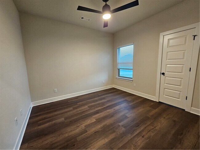 Building Photo - 1450 Sessile Oak Wy