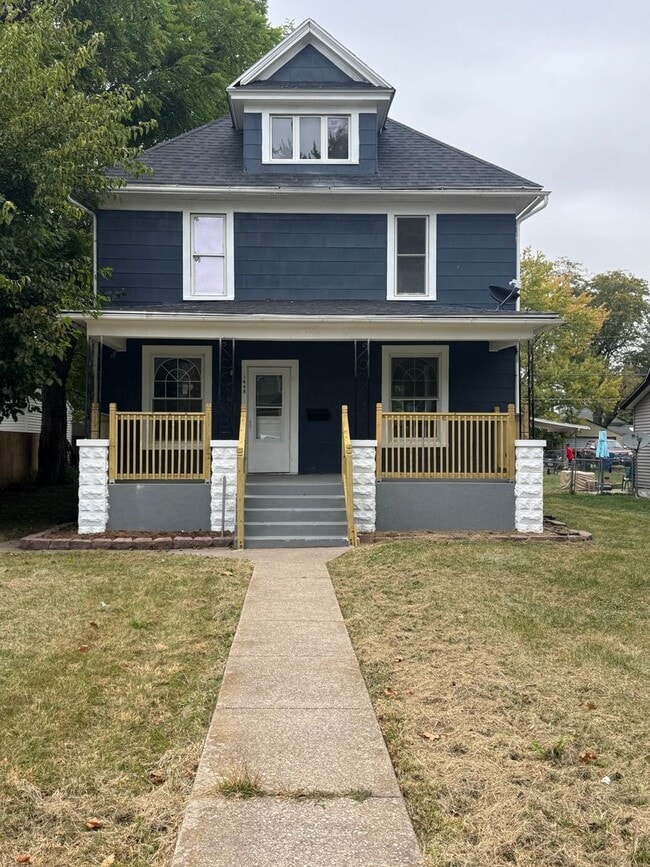 Building Photo - 4 bedroom with bonus room, 3 full bathrooms in Davenport