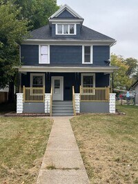 Building Photo - 4 bedroom with bonus room, 3 full bathrooms in Davenport