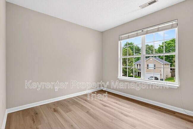 Building Photo - 2703 Stafford St