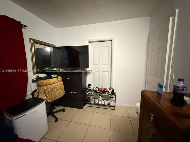 Building Photo - 303 NE 187th St