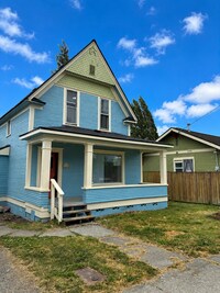 Building Photo - 2 Bedroom, 1 Bedroom Home for Rent