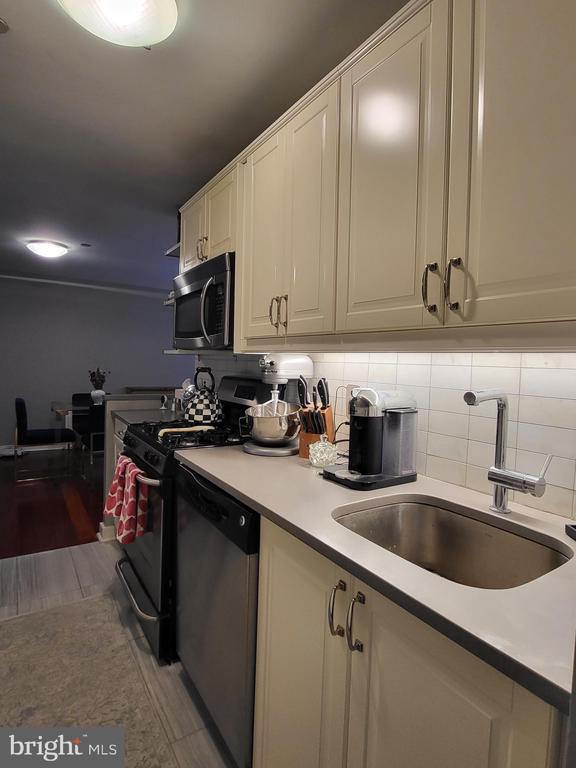 Building Photo - 219 S 18th St