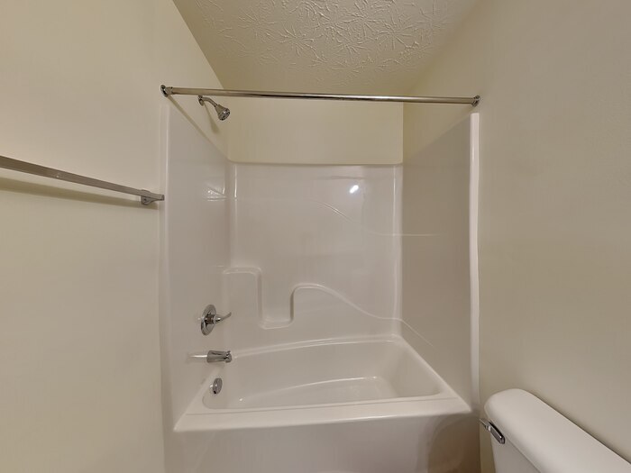 Building Photo - 10921 Woods Dr