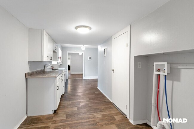 Building Photo - Charming 2BR Duplex in Salem