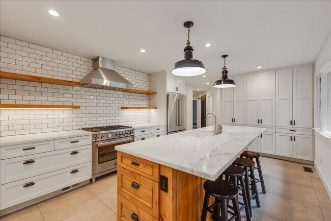 Building Photo - Available Now – Beautiful Carmel Valley Home in Carmel School District