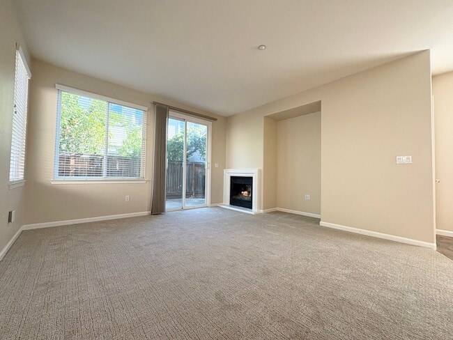 Building Photo - Beautiful 4 Bed 2.5 Bath Garin Ranch Home