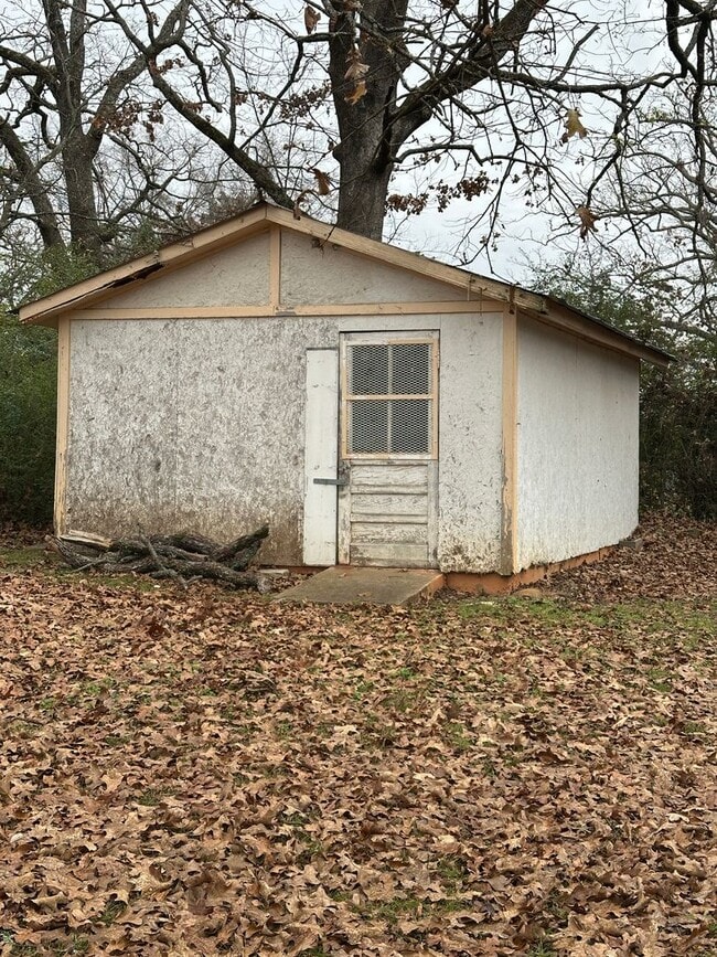 Building Photo - $1,900.00 MOVE-IN-SPECIAL