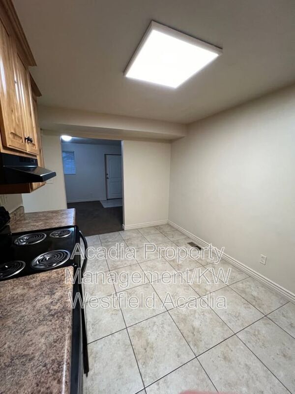 Building Photo - 315 E 600 S St