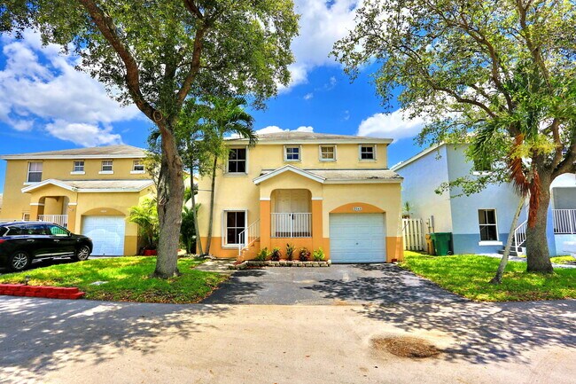 Building Photo - 7265 SW 42nd Ct