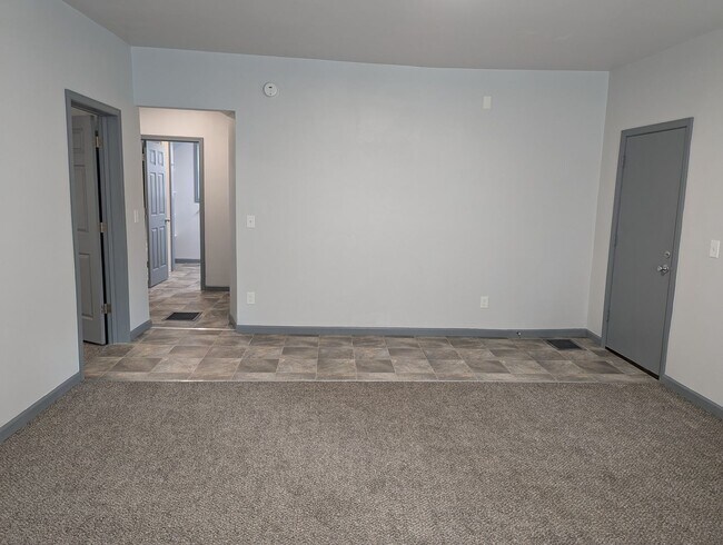 Building Photo - 473 Walnut St