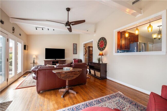 Building Photo - Beautiful Cape Cod in Larchmont