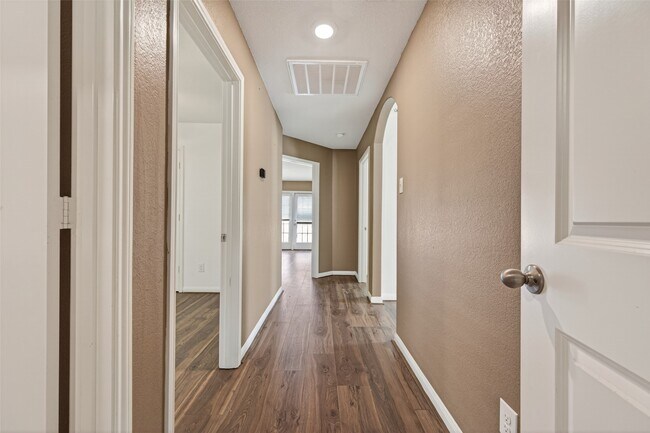 Building Photo - 22615 Harrington Field Dr