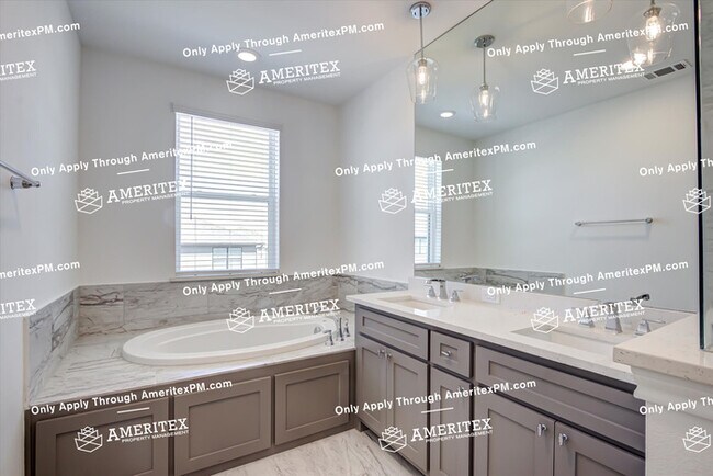 Building Photo - 6348 Oakbend Cir