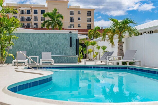 Building Photo - 2407 NE 33rd Ave