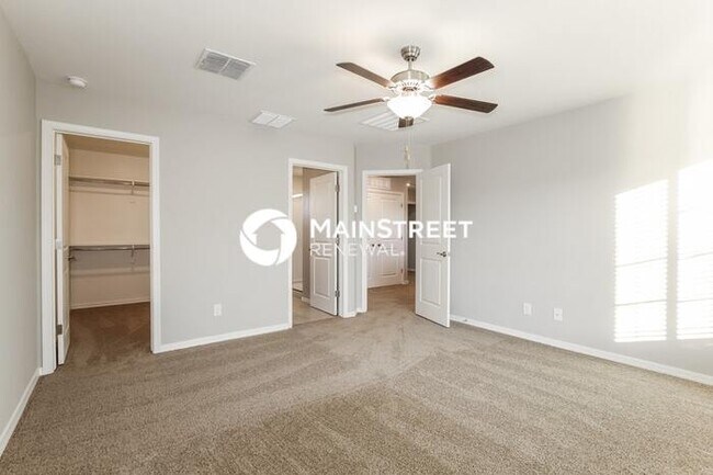 Building Photo - 3 Bedroom Pet-Friendly Home in Phoenix, AZ with Main Street Renewal