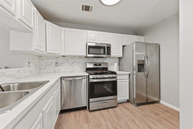 Building Photo - 6011 Beaconridge Dr
