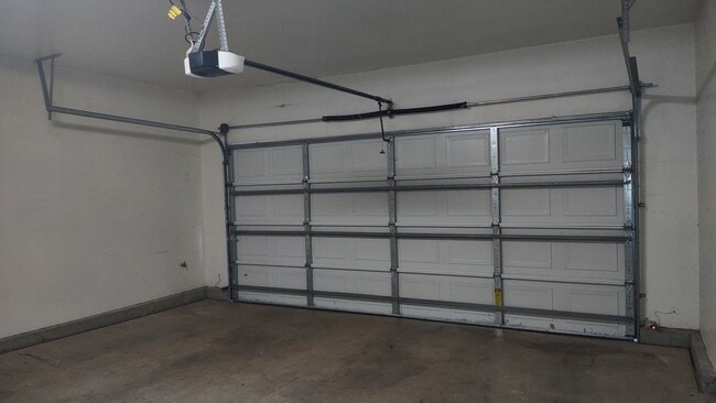 Building Photo - 6121 Lockridge Dr