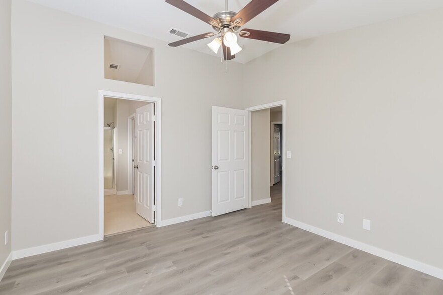 Building Photo - 2181 Hearts Club Dr