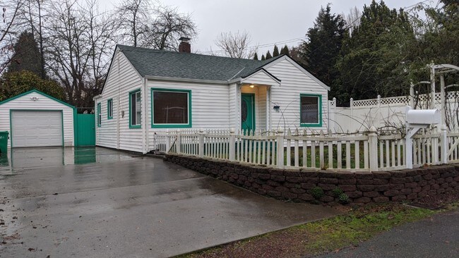 Primary Photo - 1720 Thurston Ave NE