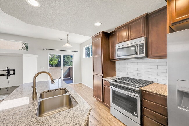 Building Photo - $1,849.00 - 3 Bed, 2.5 Bath Townhome in CO Springs with AC and In Unit Laundry!