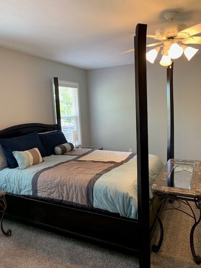 Building Photo - Furnished 4 Bedroom 3 Bath House in Kimberling City, MO with 2 car garage-Seasonal Lake View