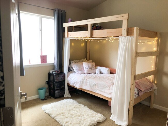 Building Photo - Charming Home for Rent on Corbu Heights