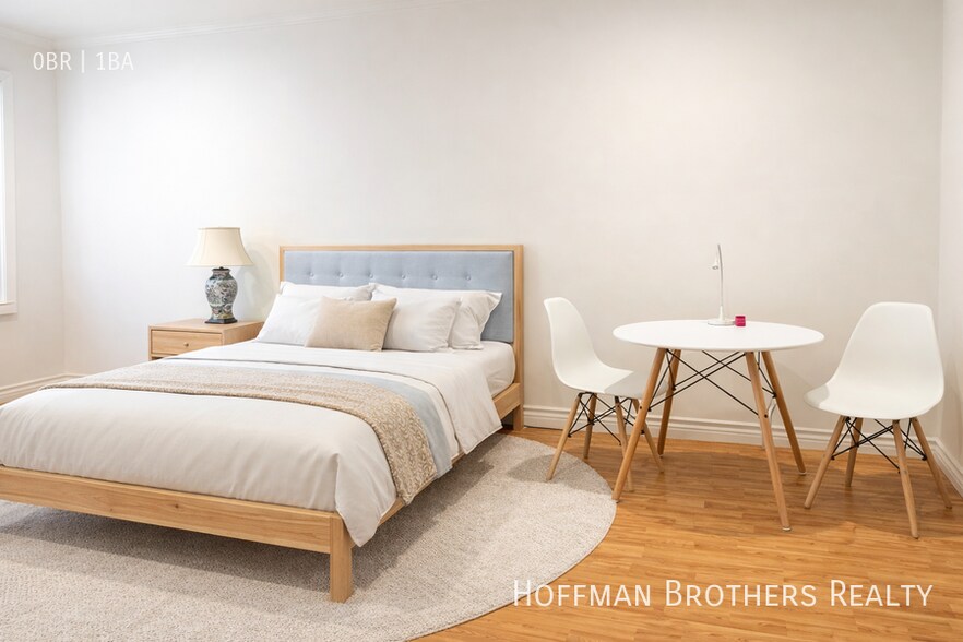 Building Photo - 301 N Sycamore Ave