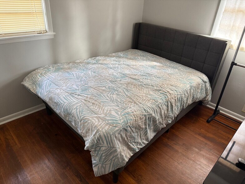 Building Photo - 153 Oakcliff Ct NW