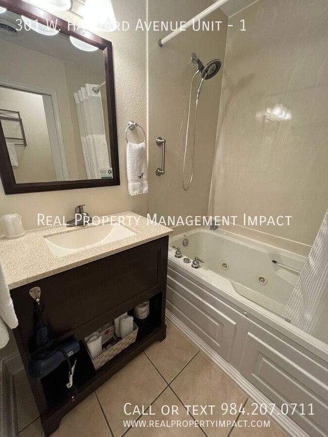 Building Photo - 1- Bedroom, 1- Bath Fully Furnished Suite ...