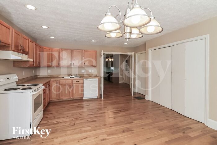 Building Photo - 2835 Twin Springs Dr