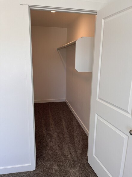 Building Photo - 1022 W Broadleaf Dr