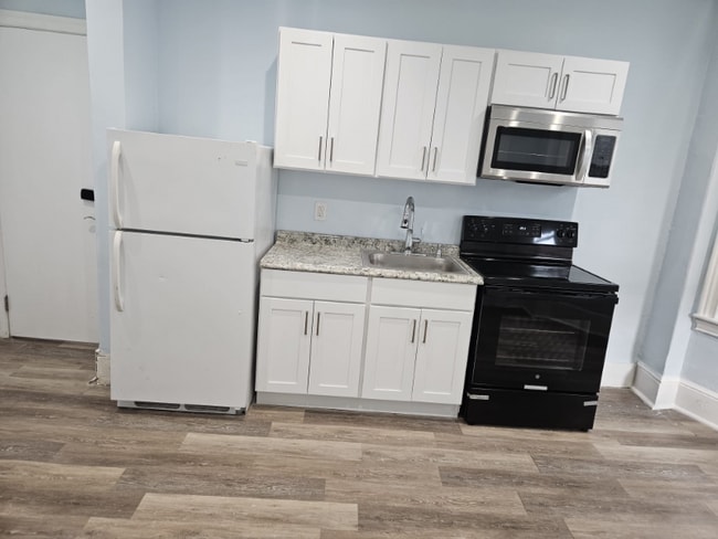 Building Photo - 16 S 50th St