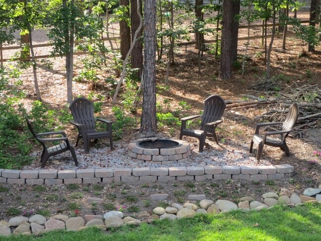 Building Photo - 45 Old Hunt Rd