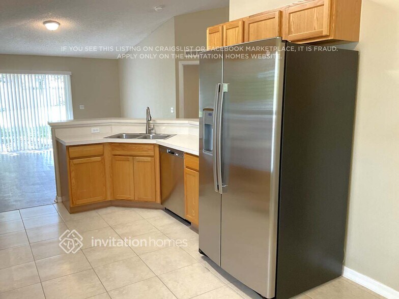 Building Photo - 1710 W Marshall Lake Dr