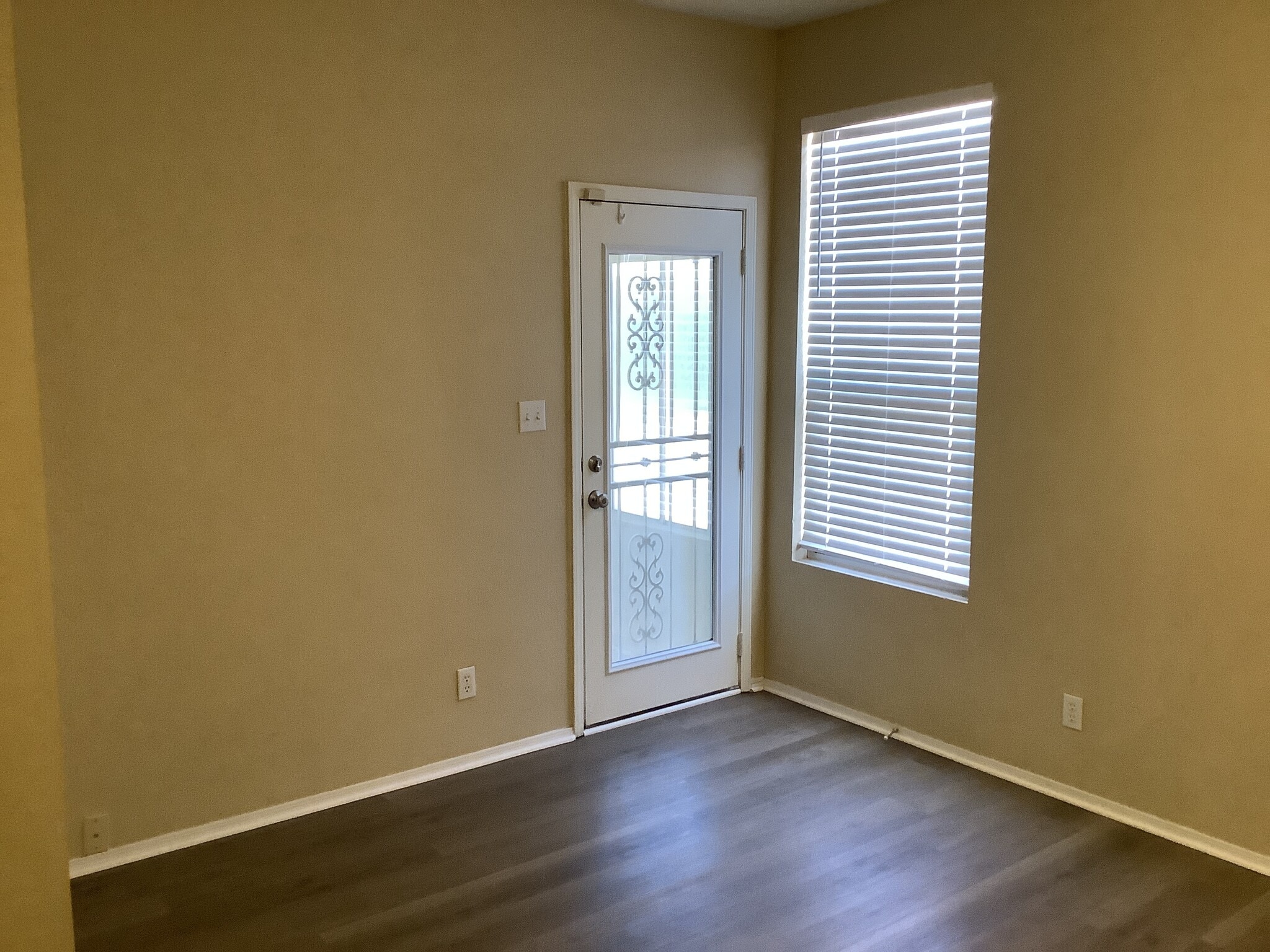 Building Photo - 6676 Augusta Hills Dr NE