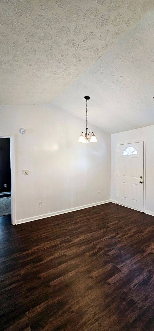 Building Photo - No HOA! Peaceful Cul-de-Sac Living with Ou...