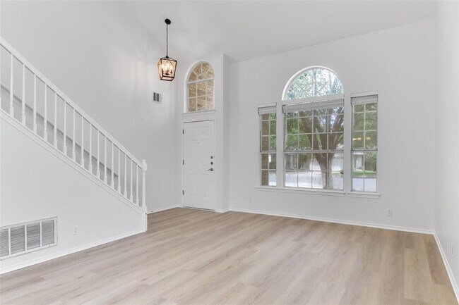 Building Photo - 16816 Dorman Dr