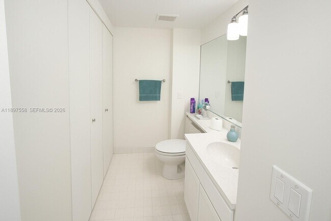 Building Photo - 3610 Yacht Club Dr