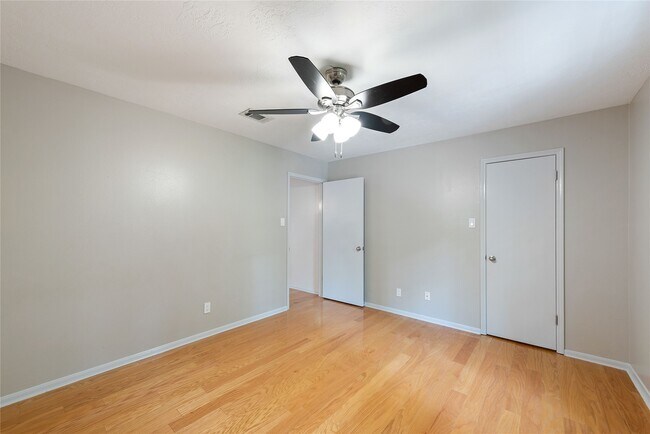 Building Photo - 2824 S Logrun Cir