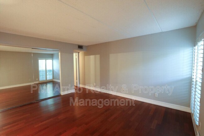 Building Photo - 3325 Bayshore Blvd