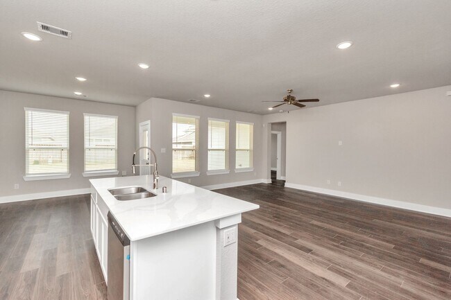 Building Photo - The Live Oak – Where Comfort Meets Conveni...
